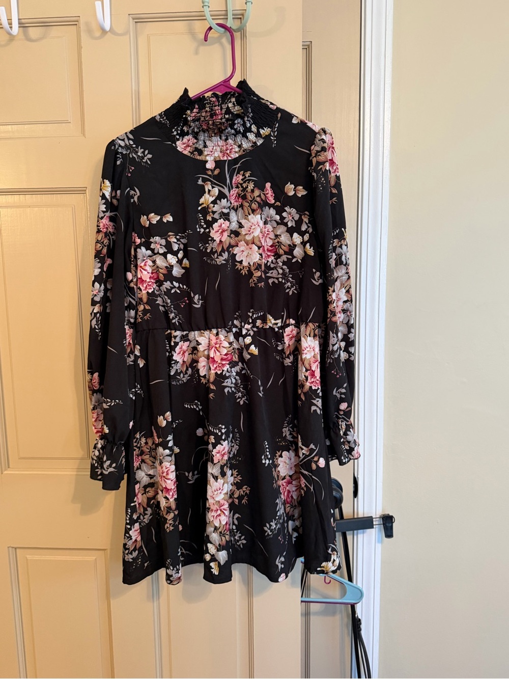 SHEIN Black Floral Long Sleeve Smocked Neck Dress